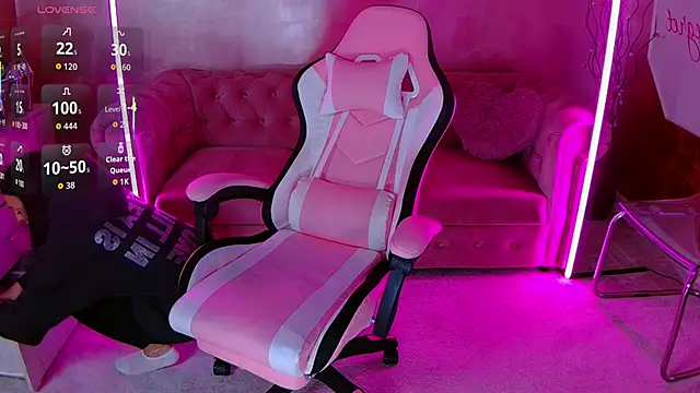 Snapshot of evanew_ chatting on 10-02-25, 04:25 evanew online show from 10-02-25, 04:25