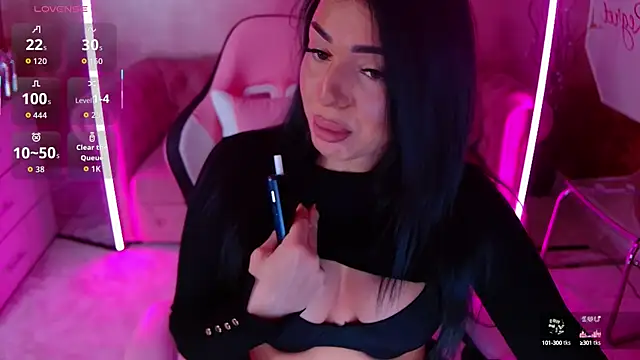 Snapshot of evanew_ chatting on 10-15-25, 05:35 evanew online show from 10-15-25, 05:35