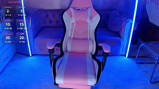 Snapshot of evanew_ chatting on 10-24-25, 04:58 evanew online show from 10-24-25, 04:58