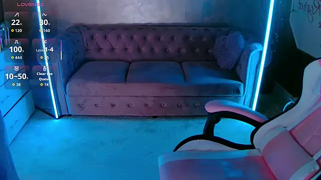 Snapshot of evanew_ chatting on 10-28-25, 05:15 evanew online show from 10-28-25, 05:15