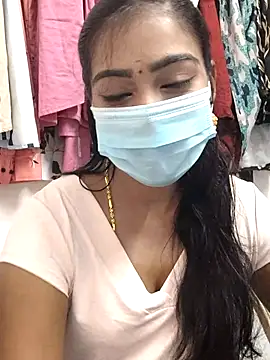 Snapshot of meena_27 chatting on 02-14-25, 04:37 meena 27 online show from 02-14-25, 04:37