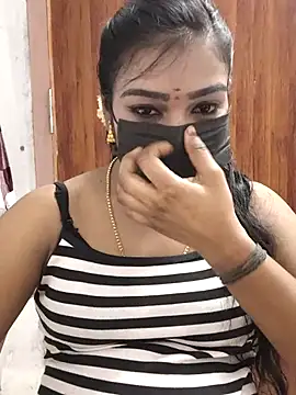 Snapshot of meena_27 chatting on 03-17-25, 04:11 meena 27 online show from 03-17-25, 04:11