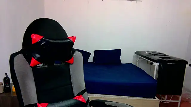 Snapshot of David_Adams2003 chatting on 01-07-25, 01:57 David Adams2003 online show from 01-07-25, 01:57