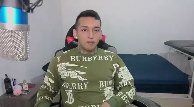 Snapshot of David_Adams2003 chatting on 02-03-25, 02:02 David Adams2003 online show from 02-03-25, 02:02