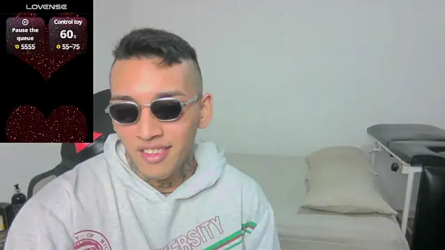 Snapshot of David_Adams2003 chatting on 02-20-25, 01:40 David Adams2003 online show from 02-20-25, 01:40