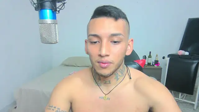 Snapshot of David_Adams2003 chatting on 03-02-25, 03:37 David Adams2003 online show from 03-02-25, 03:37