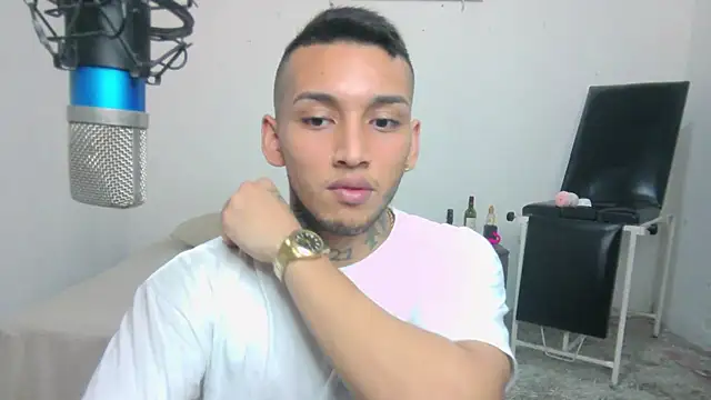 Snapshot of David_Adams2003 chatting on 03-03-25, 02:04 David Adams2003 online show from 03-03-25, 02:04