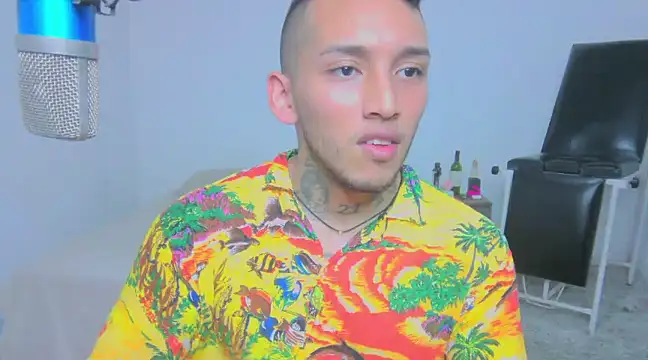 Snapshot of David_Adams2003 chatting on 03-05-25, 06:01 David Adams2003 online show from 03-05-25, 06:01