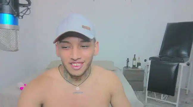 Snapshot of David_Adams2003 chatting on 03-06-25, 01:24 David Adams2003 online show from 03-06-25, 01:24