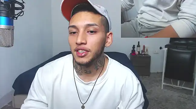 Snapshot of David_Adams2003 chatting on 03-18-25, 02:26 David Adams2003 online show from 03-18-25, 02:26