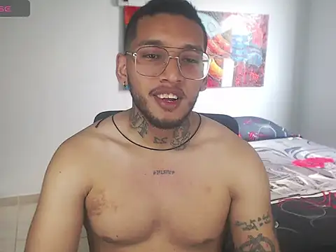 Snapshot of David_Adams2003 chatting on 11-15-25, 02:13 David Adams2003 online show from 11-15-25, 02:13