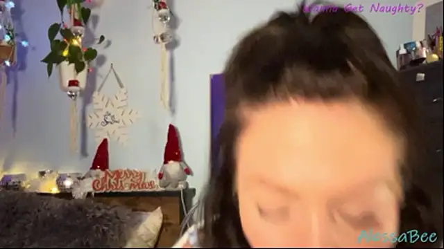 Snapshot of AlessasRoom chatting on 12-15-25, 05:23 AlessasRoom online show from 12-15-25, 05:23