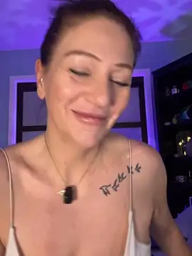 Snapshot of AlessasRoom chatting on 12-23-25, 09:29 AlessasRoom online show from 12-23-25, 09:29