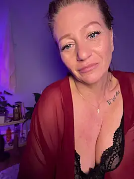Snapshot of AlessasRoom chatting on 04-24-26, 07:11 AlessasRoom online show from 04-24-26, 07:11