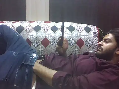 Snapshot of indihotguy chatting on 11-04-25, 06:07 indihotguy online show from 11-04-25, 06:07