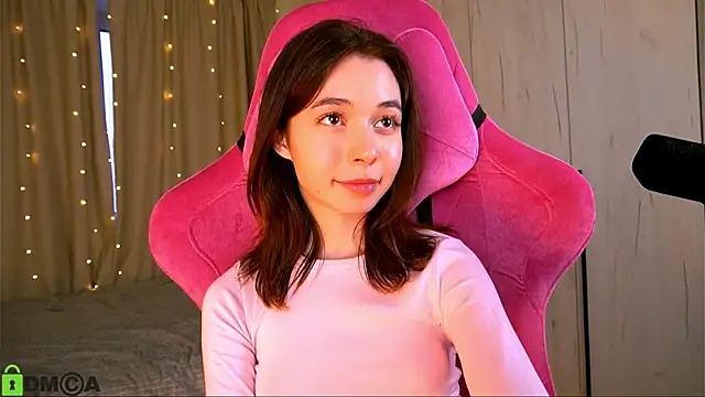 LittleOriana online show from 03-14-25, 05:05