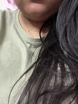 queen pari online show from 12-15-25, 07:18