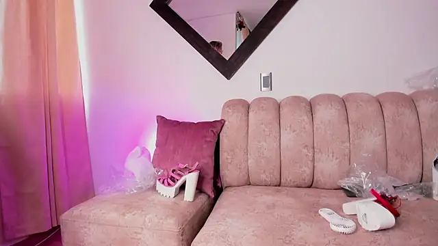 Snapshot of newbarbiedolly chatting on 02-01-25, 10:55 newbarbiedolly online show from 02-01-25, 10:55