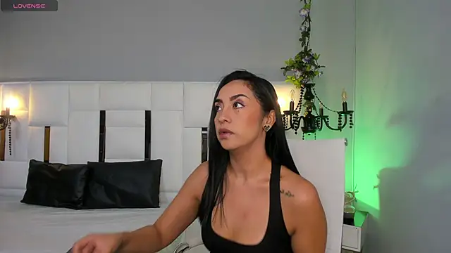 Snapshot of MAGIC_AURORAA chatting on 02-10-25, 12:18 MAGIC AURORAA online show from 02-10-25, 12:18