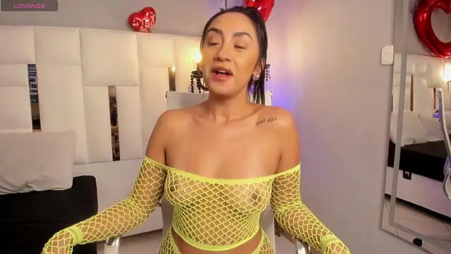 Snapshot of MAGIC_AURORAA chatting on 02-20-25, 02:57 MAGIC AURORAA online show from 02-20-25, 02:57