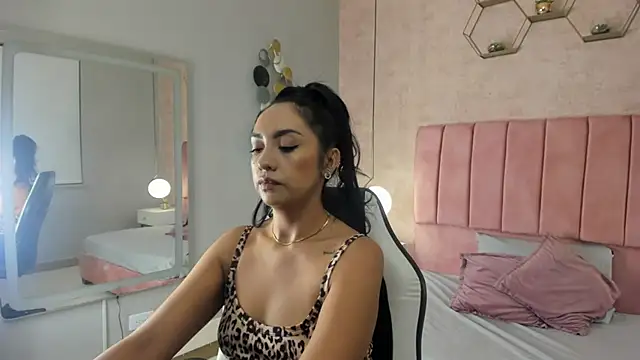 Snapshot of MAGIC_AURORAA chatting on 03-04-25, 12:22 MAGIC AURORAA online show from 03-04-25, 12:22