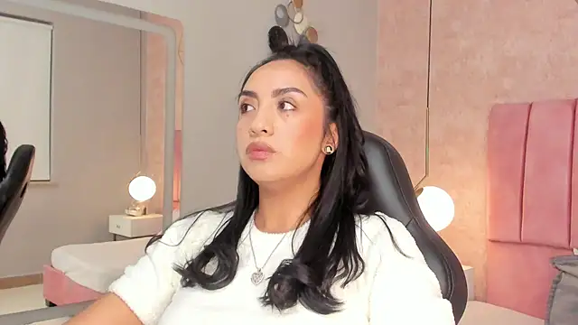 Snapshot of MAGIC_AURORAA chatting on 03-13-25, 12:13 MAGIC AURORAA online show from 03-13-25, 12:13