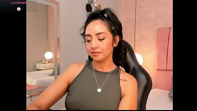 Snapshot of MAGIC_AURORAA chatting on 03-20-25, 03:58 MAGIC AURORAA online show from 03-20-25, 03:58