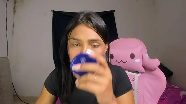 Snapshot of Miss_noah18 chatting on 10-15-25, 09:48 Miss noah18 online show from 10-15-25, 09:48