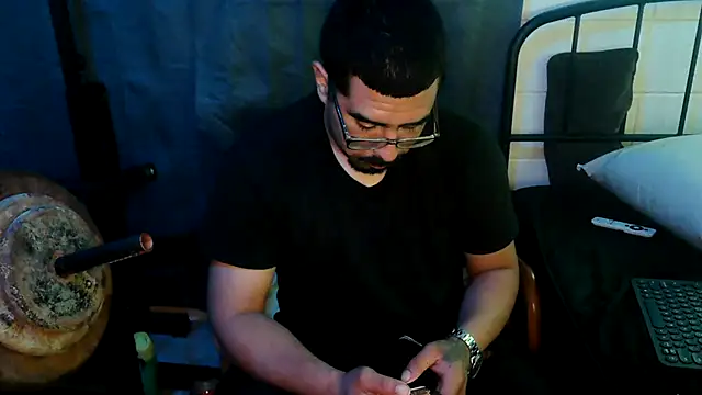 Snapshot of k1oudE chatting on 05-27-26, 02:03 k1oudE online show from 05-27-26, 02:03