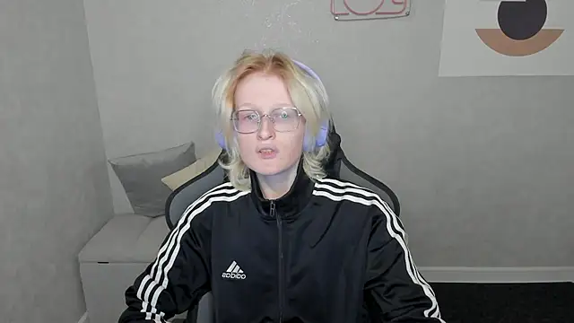 Snapshot of ElizabethHarpper chatting on 09-11-25, 01:06 ElizabethHarpper online show from 09-11-25, 01:06