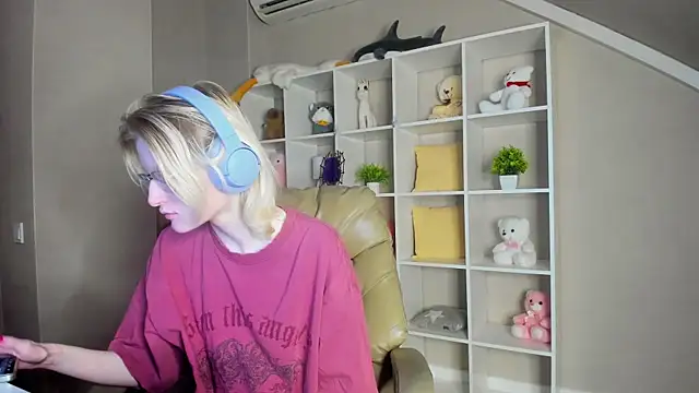 Snapshot of ElizabethHarpper chatting on 11-01-25, 01:07 ElizabethHarpper online show from 11-01-25, 01:07