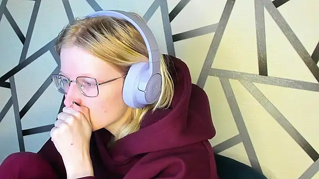 ElizabethHarpper online show from 11-26-25, 01:06