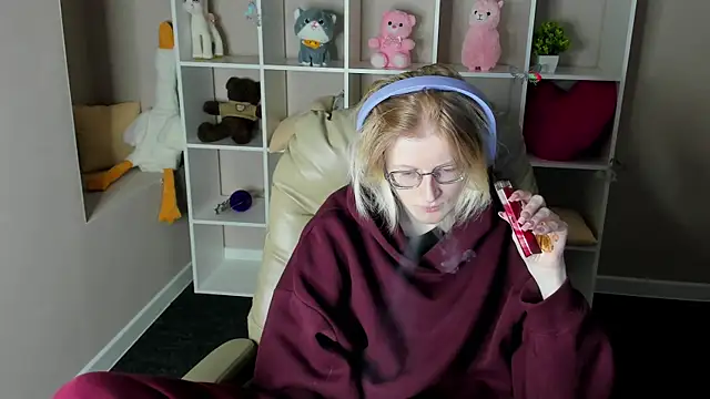 Snapshot of ElizabethHarpper chatting on 12-19-25, 01:01 ElizabethHarpper online show from 12-19-25, 01:01