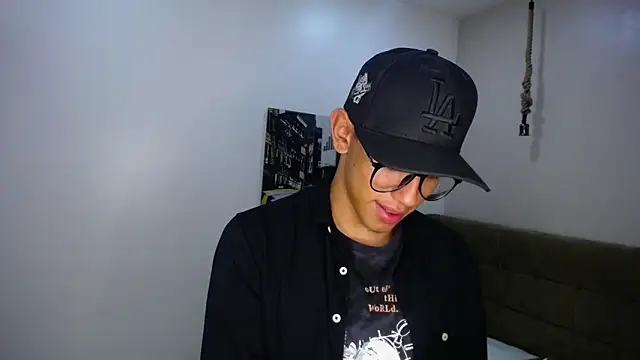 Snapshot of RyanPricee chatting on 01-18-25, 08:09 RyanPricee online show from 01-18-25, 08:09