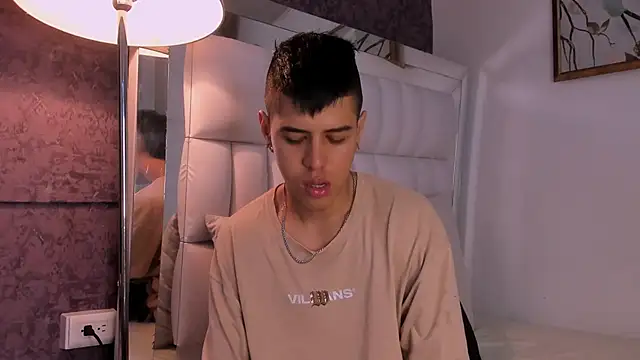 Snapshot of Angel_Khouri chatting on 01-31-25, 08:01 Angel Khouri online show from 01-31-25, 08:01