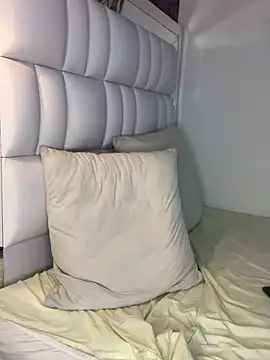 Snapshot of Angel_Khouri chatting on 02-01-25, 02:05 Angel Khouri online show from 02-01-25, 02:05