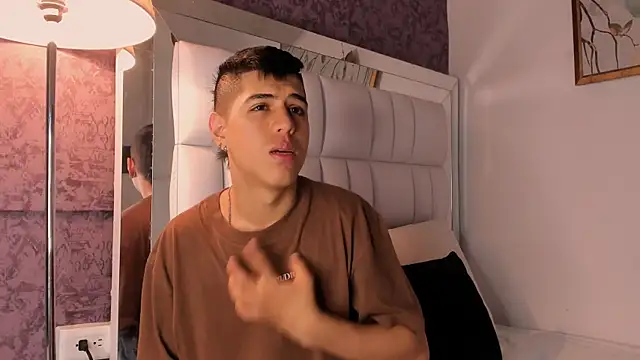 Snapshot of Angel_Khouri chatting on 02-01-25, 08:16 Angel Khouri online show from 02-01-25, 08:16