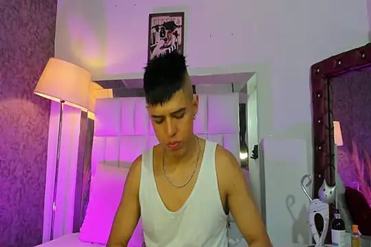 Snapshot of Angel_Khouri chatting on 02-08-25, 08:53 Angel Khouri online show from 02-08-25, 08:53