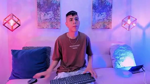 Snapshot of Angel_Khouri chatting on 02-09-25, 08:13 Angel Khouri online show from 02-09-25, 08:13