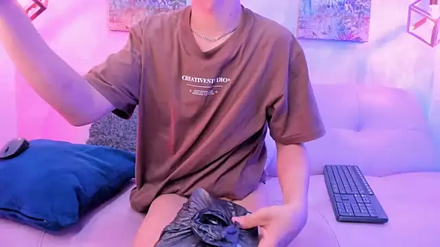 Snapshot of Angel_Khouri chatting on 02-10-25, 02:19 Angel Khouri online show from 02-10-25, 02:19