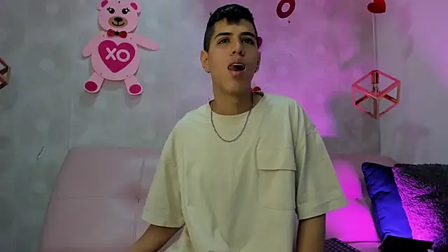 Snapshot of Angel_Khouri chatting on 02-19-25, 03:17 Angel Khouri online show from 02-19-25, 03:17