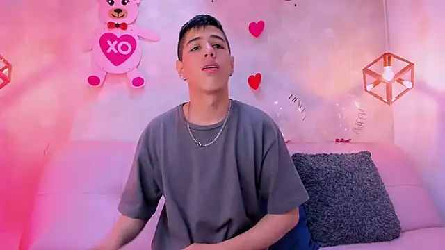 Snapshot of Angel_Khouri chatting on 02-20-25, 04:07 Angel Khouri online show from 02-20-25, 04:07