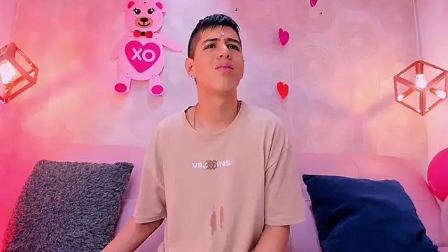 Snapshot of Angel_Khouri chatting on 02-21-25, 03:45 Angel Khouri online show from 02-21-25, 03:45