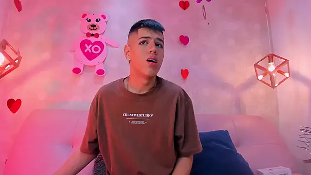 Snapshot of Angel_Khouri chatting on 02-22-25, 06:39 Angel Khouri online show from 02-22-25, 06:39