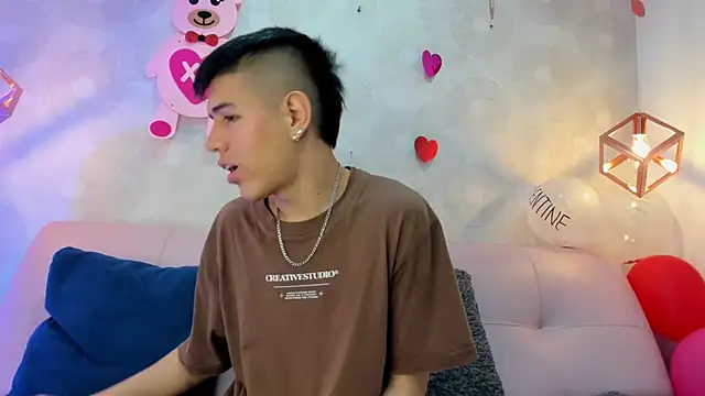 Snapshot of Angel_Khouri chatting on 02-25-25, 03:31 Angel Khouri online show from 02-25-25, 03:31