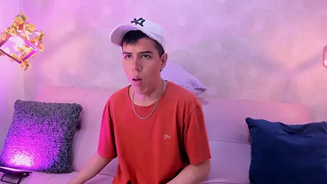 Snapshot of Angel_Khouri chatting on 03-06-25, 04:41 Angel Khouri online show from 03-06-25, 04:41