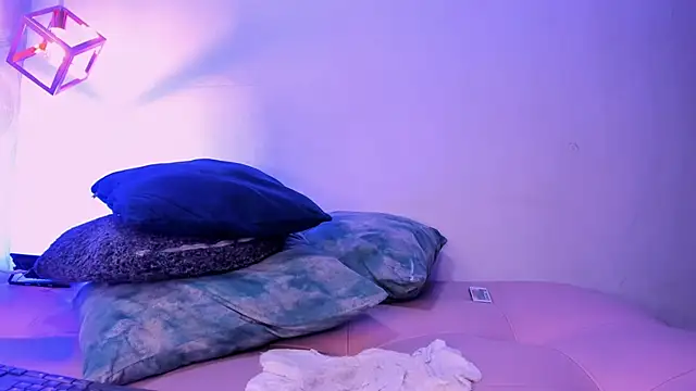 Snapshot of Angel_Khouri chatting on 03-17-25, 11:00 Angel Khouri online show from 03-17-25, 11:00