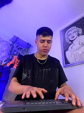 Snapshot of Angel_Khouri chatting on 10-26-25, 01:11 Angel Khouri online show from 10-26-25, 01:11