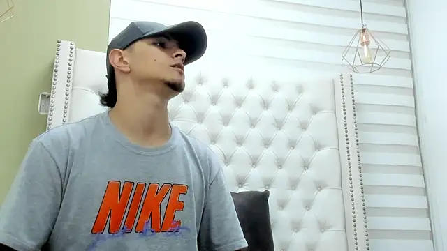 DAVID VICTORIAA online show from 10-22-25, 01:00