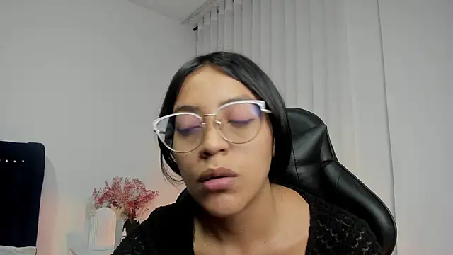 Snapshot of Xewa_ chatting on 02-28-25, 10:39 Xewa online show from 02-28-25, 10:39